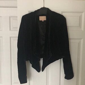 NWOT black velvet cropped blazer